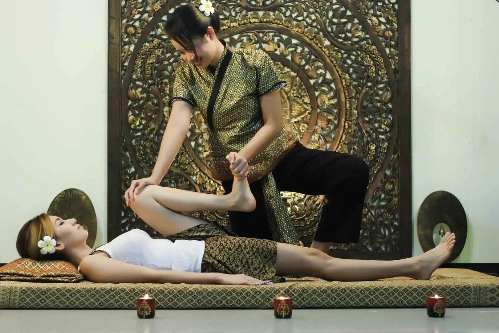 Demonstration of a traditional Thai massage technique